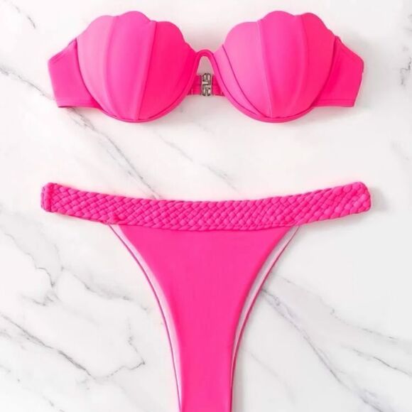 Bikini    - Picture 2 of 11